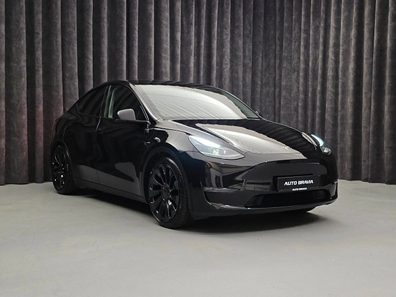 Tesla Model Y 9 of 30