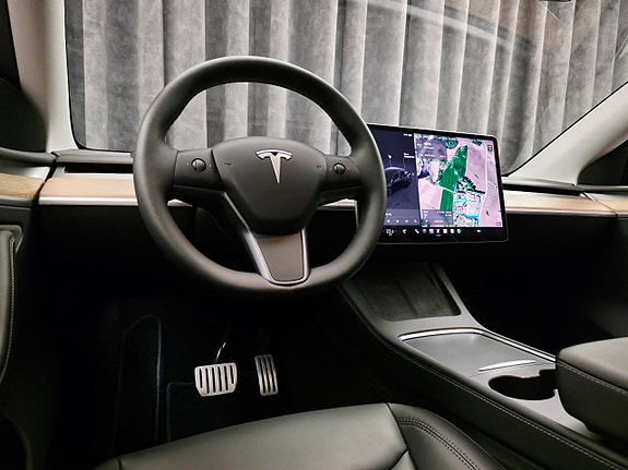 Tesla Model Y 20 of 30