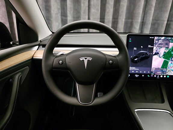 Tesla Model Y 21 of 30