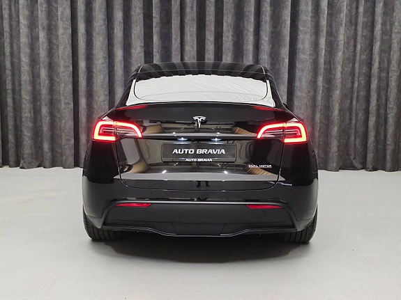 Tesla Model Y 6 of 30