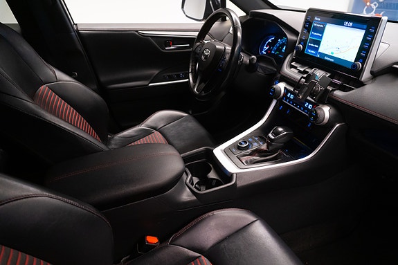 Toyota RAV4 Plug-in Hybrid 28 of 30