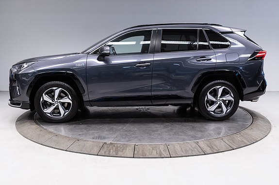 Toyota RAV4 Plug-in Hybrid 2 of 30