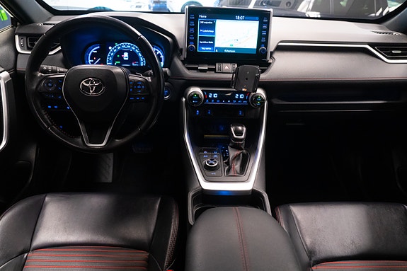 Toyota RAV4 Plug-in Hybrid 27 of 30