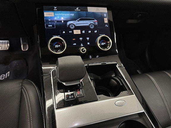Land Rover Range Rover Velar 18 of 28