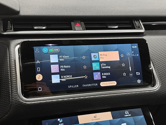 Land Rover Range Rover Velar 25 of 28