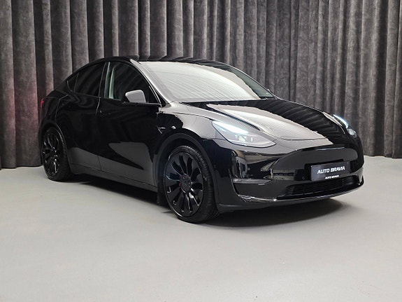 Tesla Model Y 9 of 30