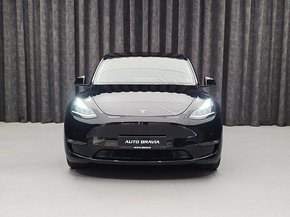 Tesla Model Y 2 of 30