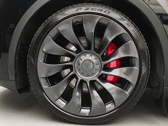 Tesla Model Y 13 of 30