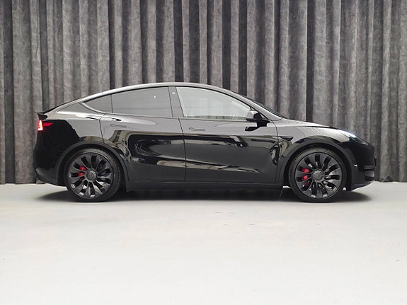 Tesla Model Y 8 of 30