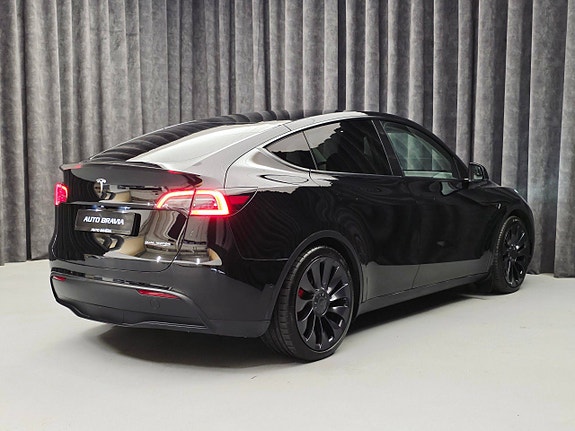 Tesla Model Y 7 of 30