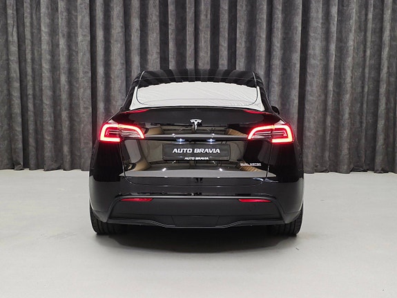 Tesla Model Y 6 of 30