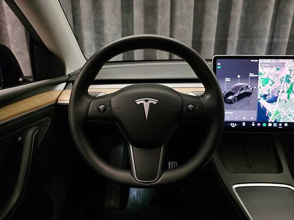Tesla Model Y 27 of 30