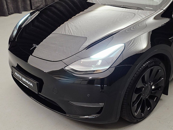 Tesla Model Y 11 of 30