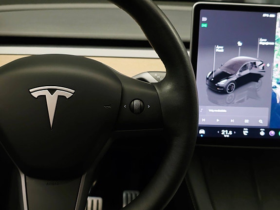 Tesla Model Y 29 of 30