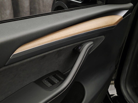Tesla Model Y 20 of 30