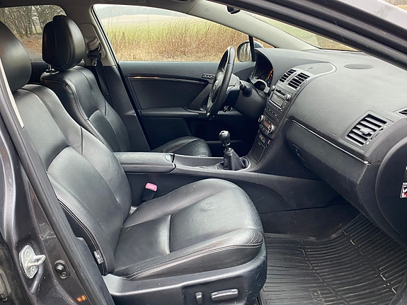 Toyota Avensis 12 of 23