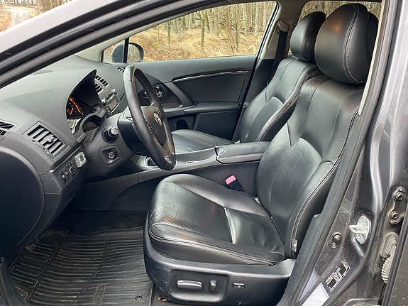 Toyota Avensis 10 of 23