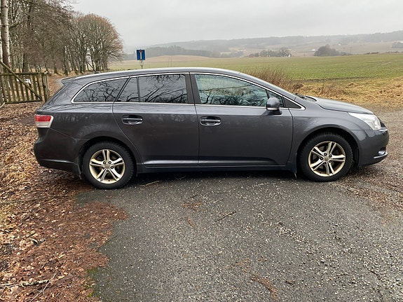 Toyota Avensis 6 of 23