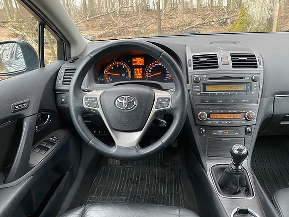 Toyota Avensis 15 of 23