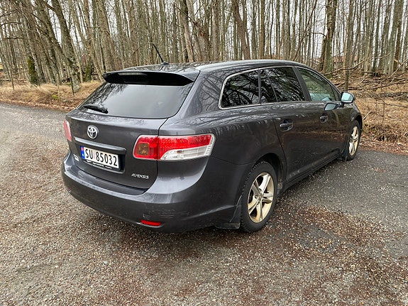 Toyota Avensis 4 of 23