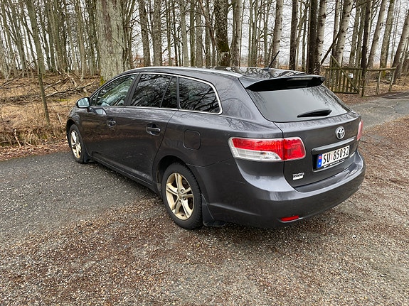 Toyota Avensis 3 of 23
