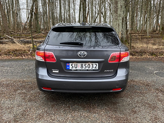 Toyota Avensis 8 of 23