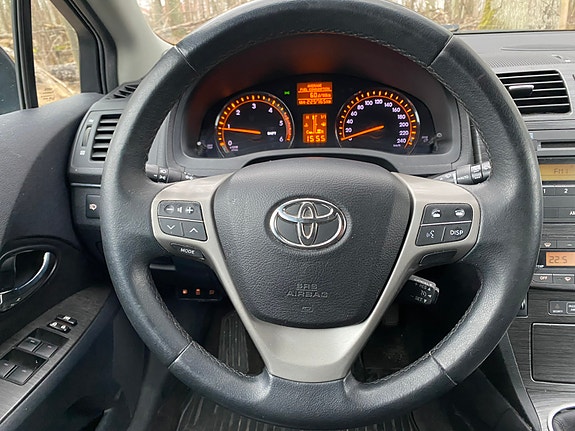 Toyota Avensis 16 of 23
