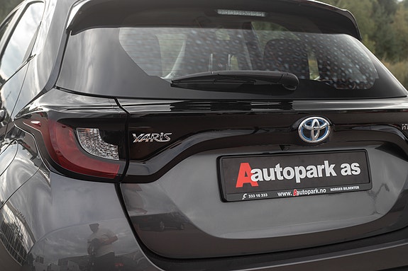 Toyota Yaris 11 of 30
