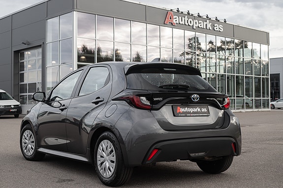 Toyota Yaris 6 of 30