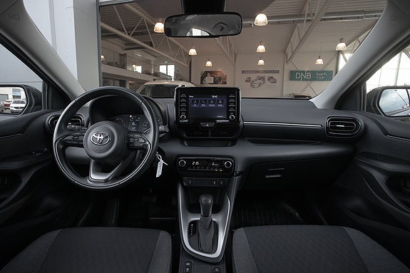 Toyota Yaris 15 of 30