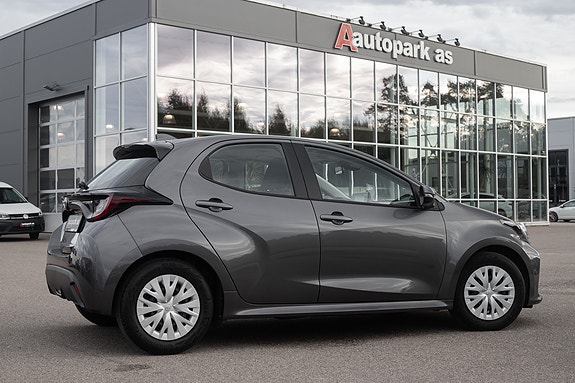 Toyota Yaris 7 of 30