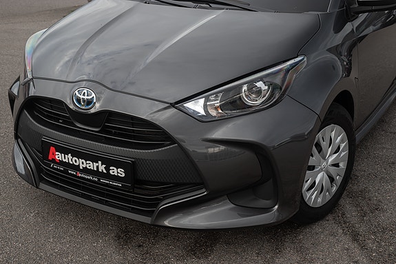 Toyota Yaris 12 of 30