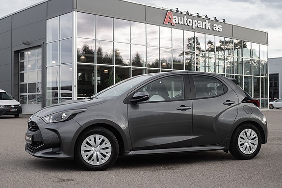 Toyota Yaris 4 of 30