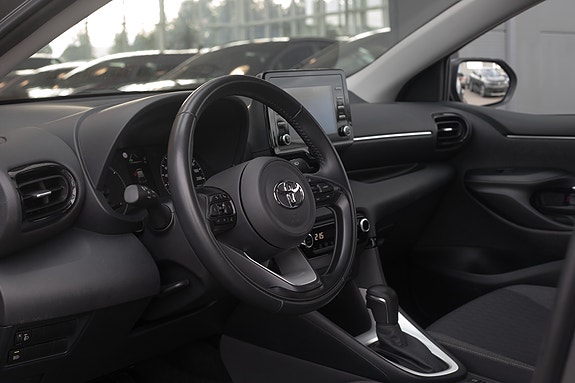 Toyota Yaris 14 of 30