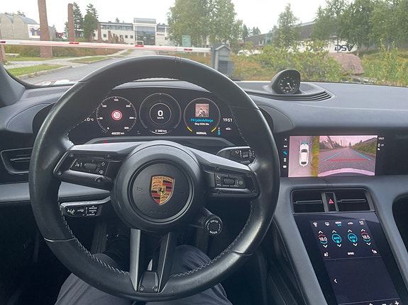 Porsche Taycan 4 27 of 30