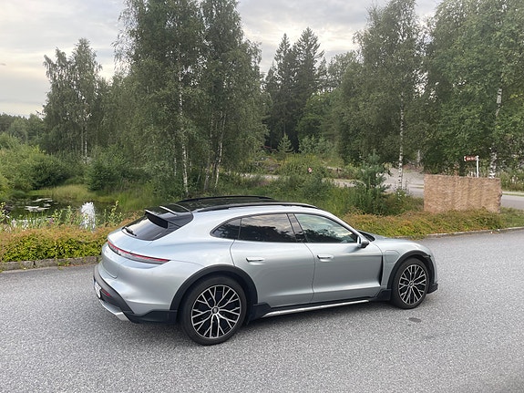 Porsche Taycan 4 28 of 30
