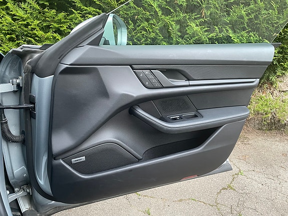 Porsche Taycan 4 7 of 30
