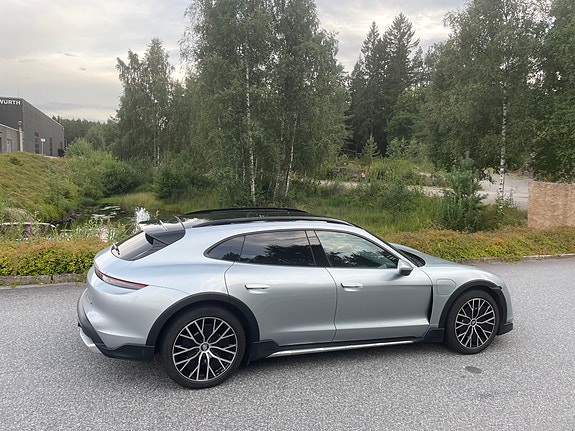 Porsche Taycan 4 29 of 30