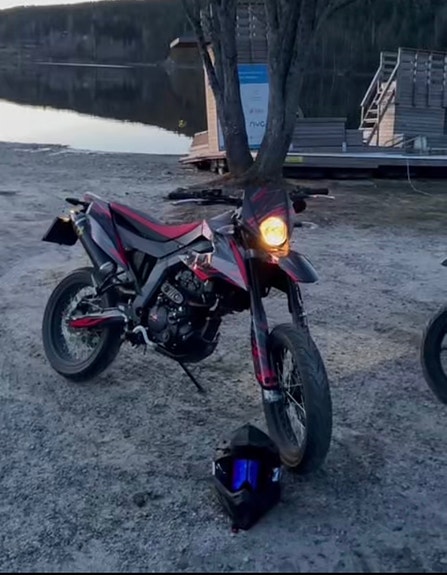 Aprilia SX 125 Super Motard 3 of 3