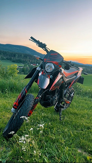 Aprilia SX 125 Super Motard 2 of 3