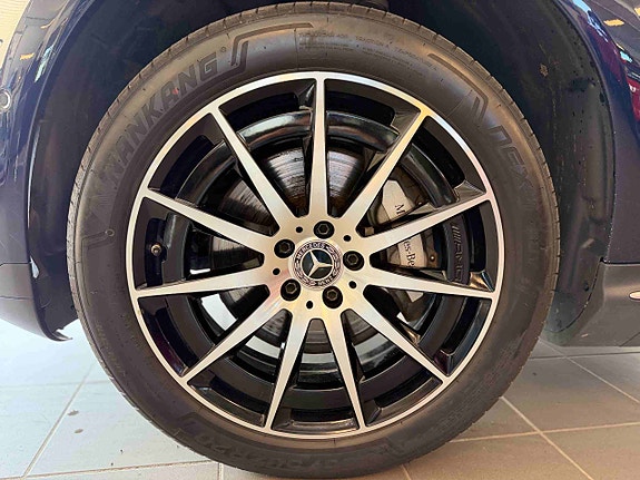 Mercedes-Benz EQC400 8 of 30