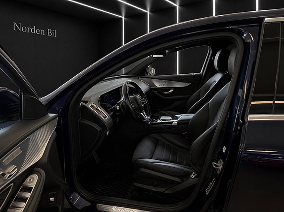 Mercedes-Benz EQC400 7 of 30