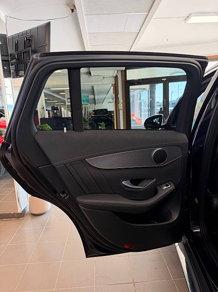 Mercedes-Benz EQC400 22 of 30