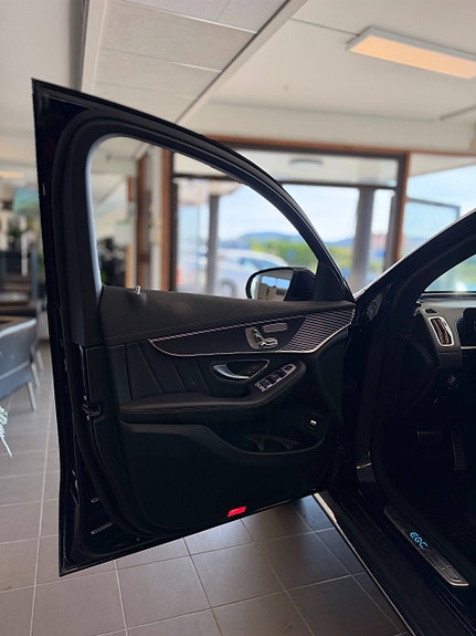 Mercedes-Benz EQC400 9 of 30