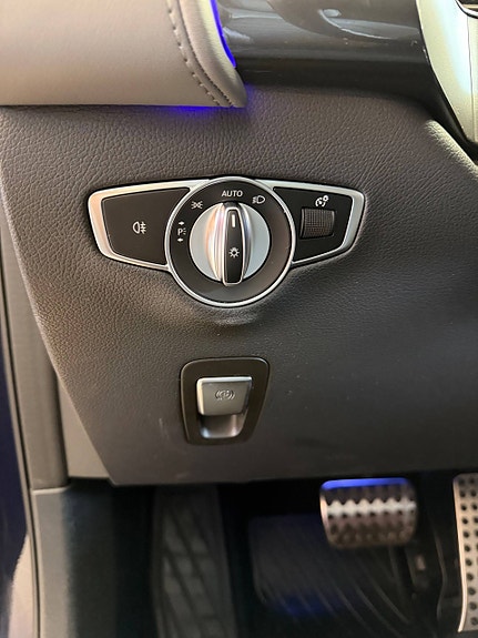 Mercedes-Benz EQC400 15 of 30