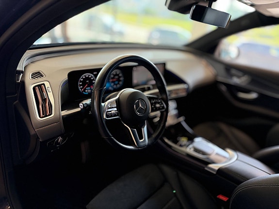 Mercedes-Benz EQC400 13 of 30