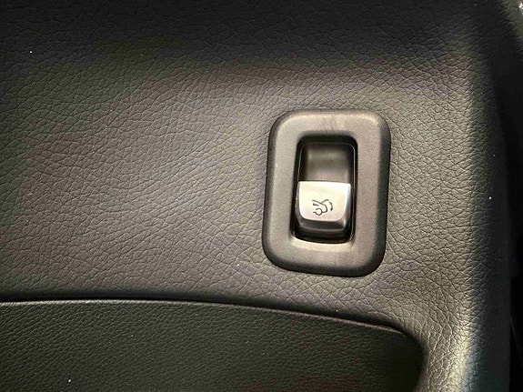 Mercedes-Benz EQC400 25 of 30