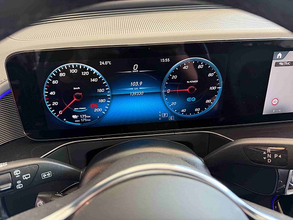 Mercedes-Benz EQC400 17 of 30