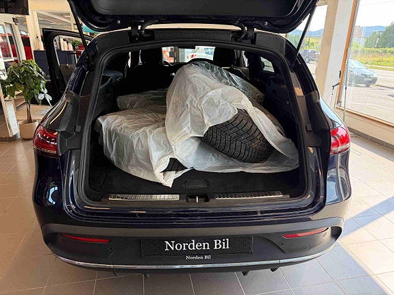 Mercedes-Benz EQC400 28 of 30