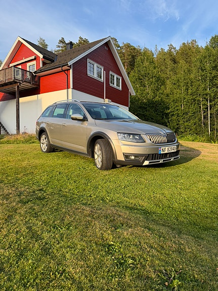 Skoda Octavia Scout 2 of 18